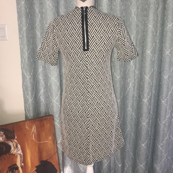 LAST CHANCE! H&M Short Jersey Dress - Size 4 - Picture 3 of 6